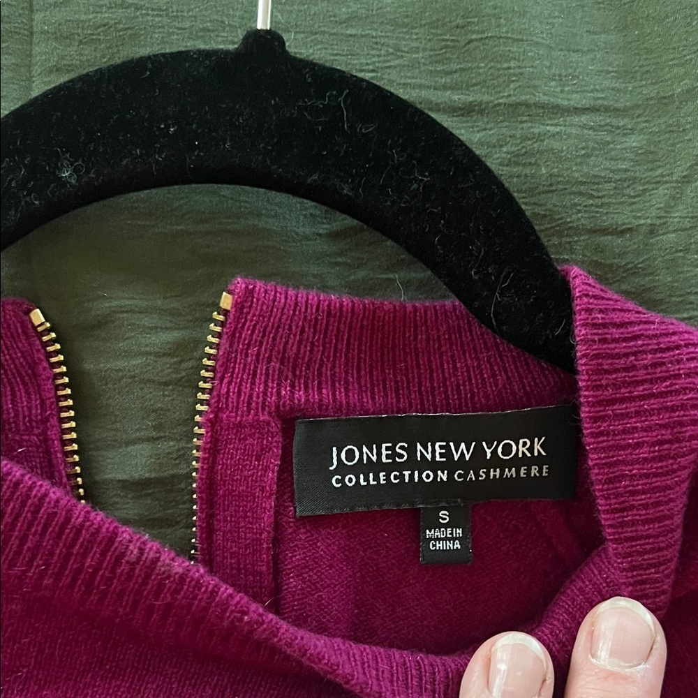 Jones New York 100% Cashmere Sweater – Dark Pink – Gold Zipper - Picture 7 of 8